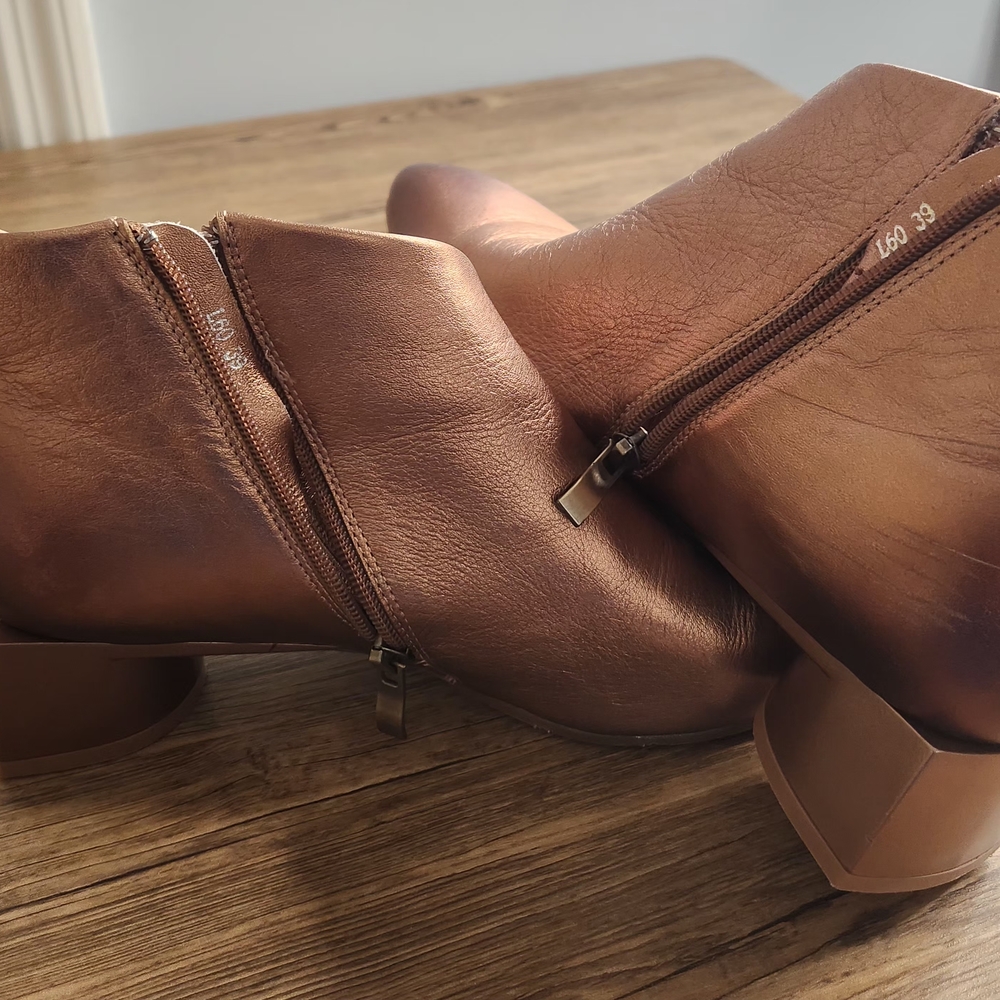 Antelope Women's Cachet L60 Bronze Metallic Leather Ankle Boots Asymmetric Vcut